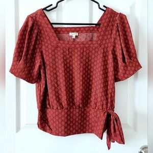 ✨️🎉SOLD!🎉✨️Lily White Geometric Print Mod Blouse